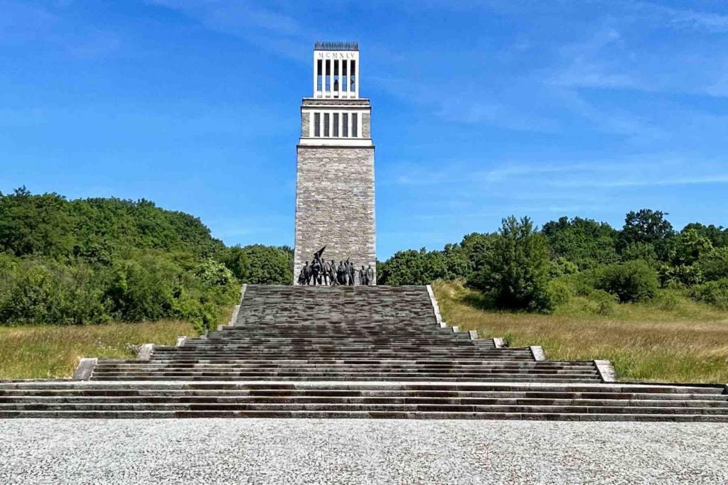 Mahnmal Glockenturm Denkmalgruppe